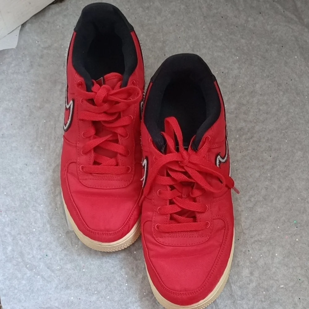 Nike AIR‎ Red and Black Women's Lace-Up Athletic Sneakers